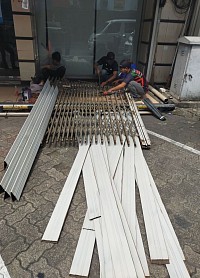 Service Folding Gate